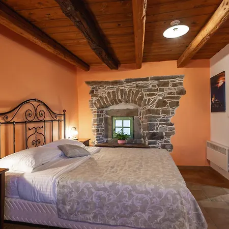 לינה וארוחת בוקר House Marica שמארטנו