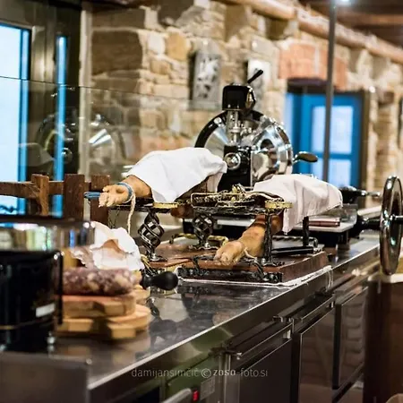 House Marica Couette-café